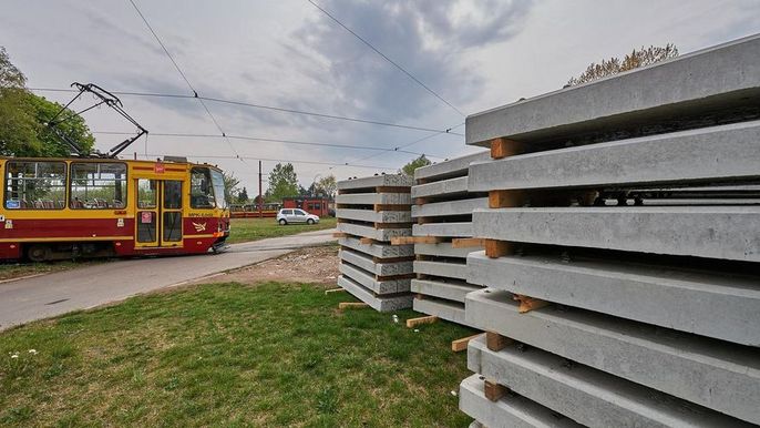 Prace na Helenówku, które sprawią, że tramwaje do Zgierza będą kursować w całości po nowym torowisku zaplanowane są na wakacje. 