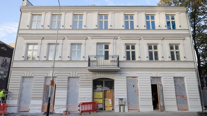 Trwa intensywny remont i przebudowa budynków przy ulicy Sienkiewicza 79 