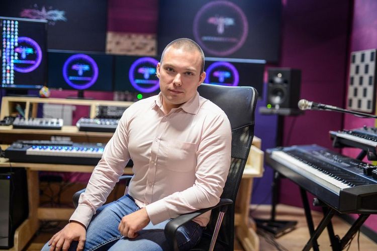 Piotr Wojciechowski skorzystał już z dotacji na założenie własnej firmy i założył studio nagraniowe   