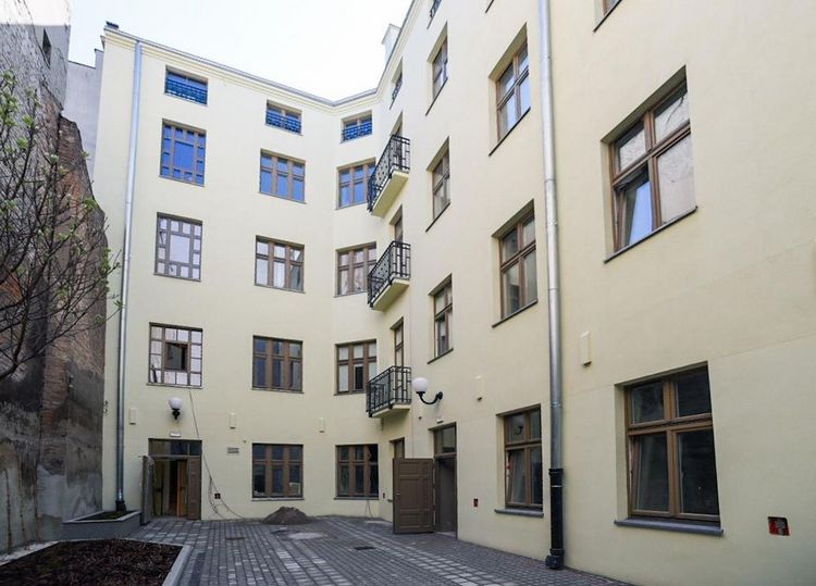 W kamienicy przy ul. Narutowicza 4 będą komfortowe mieszkania, lokale użytkowe i zielone podwórko do sąsiedzkich spotkań.   