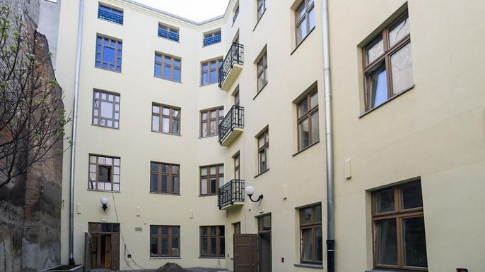 W kamienicy przy ul. Narutowicza 4 będą komfortowe mieszkania, lokale użytkowe i zielone podwórko do sąsiedzkich spotkań. 