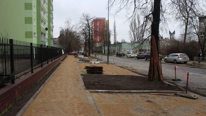 Nowy chodnik oraz miejsca parkingowe budowane są na ulicy Nowej w ramach projektu zrealizowanego z Budżetu Obywatelskiego. 