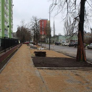 Nowy chodnik oraz miejsca parkingowe budowane są na ulicy Nowej w ramach projektu zrealizowanego z Budżetu Obywatelskiego. 