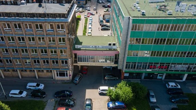 Widok na planowany przejazd pod łącznikiem pomiędzy budynkami Telewizji Polskiej S.A. Oddział w Łodzi i popularnej "Kaskady"